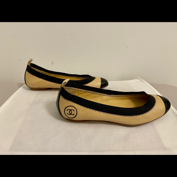 Authentic Chanel 2 tones flats - Picture 5 of 12